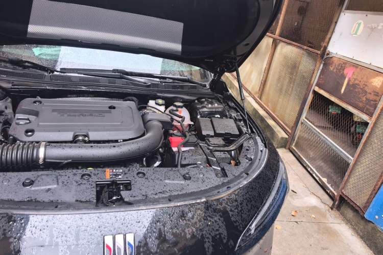 Used Buick LaCrosse 2026 Model Platinum Aivia Edition Engine Bay Left