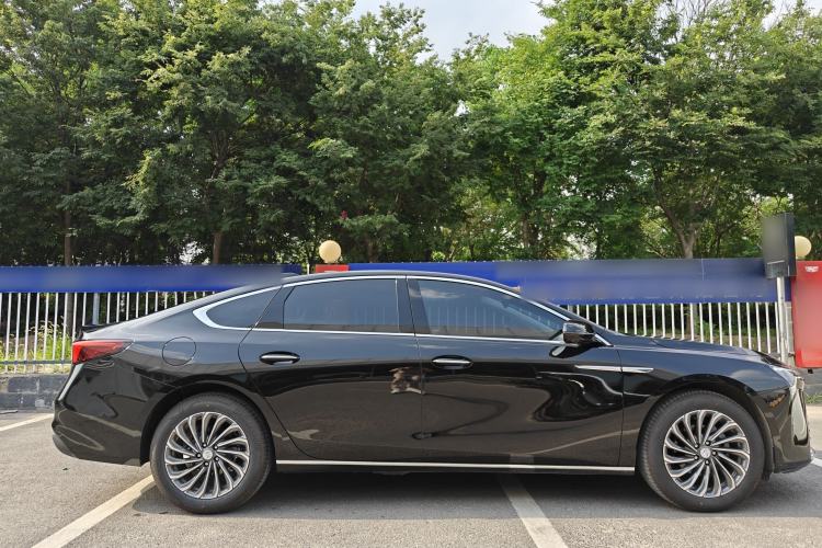 Used Buick LaCrosse 2026 Model 28T Platinum Edition Exterior 2