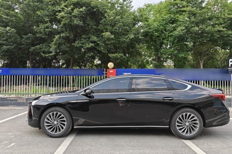 Used Buick LaCrosse 2026 Model 28T Platinum Edition Exterior 3