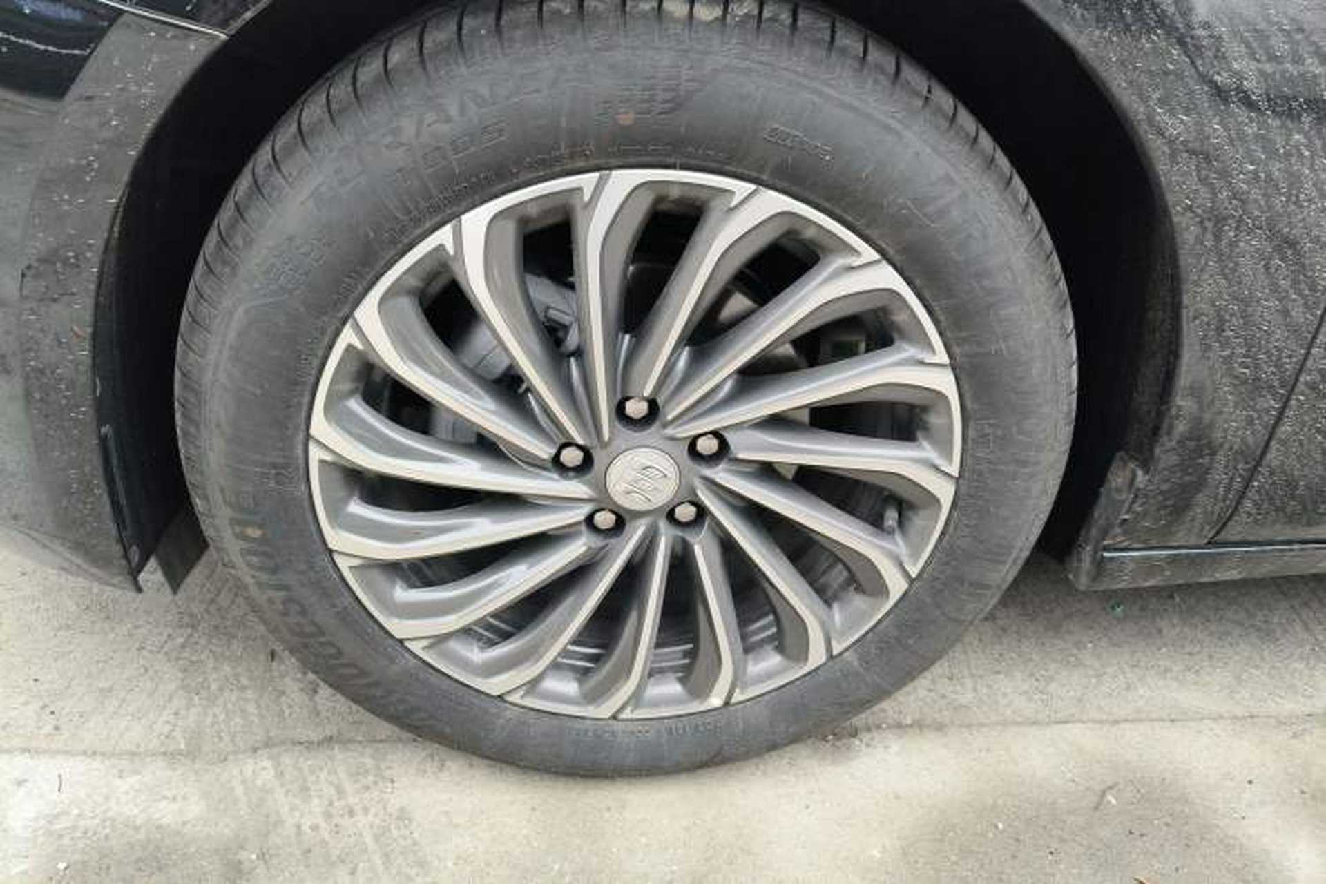Used Buick LaCrosse 2026 Model 28T Platinum Edition Exterior 4