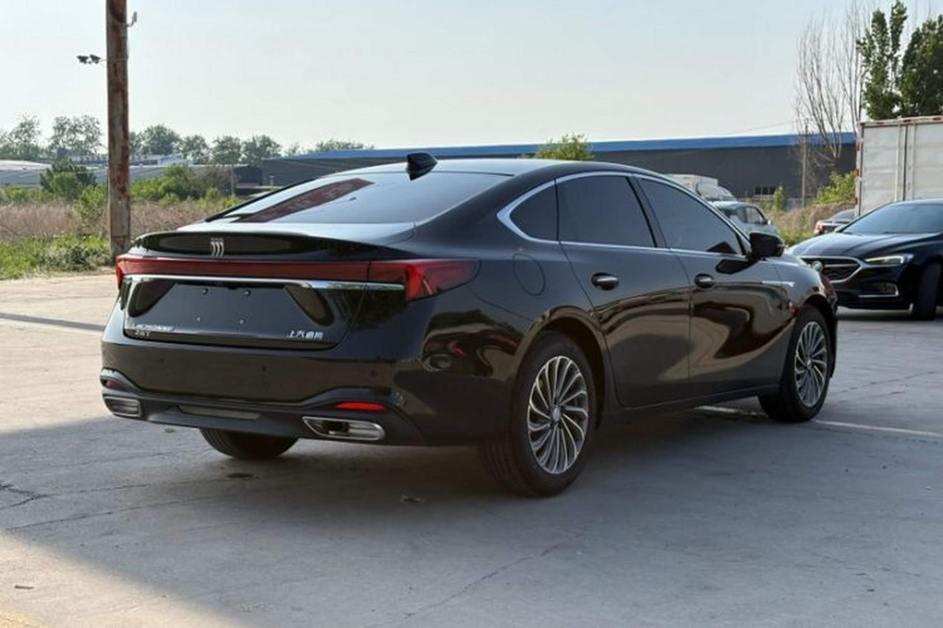 Used Buick LaCrosse 2026 Model 28T Platinum Edition Exterior 4