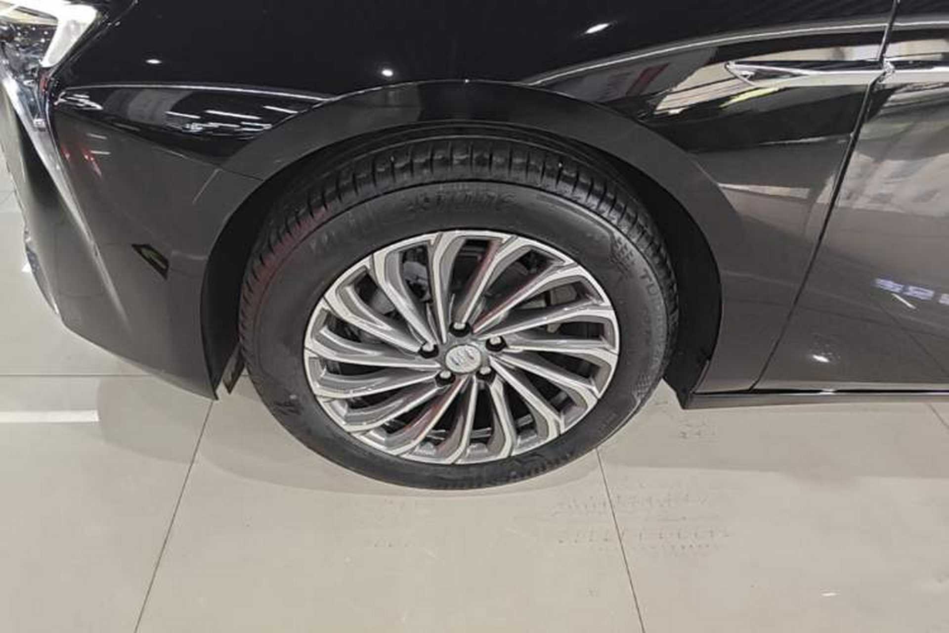 Used Buick LaCrosse 2026 Model 28T Platinum Edition Exterior 4