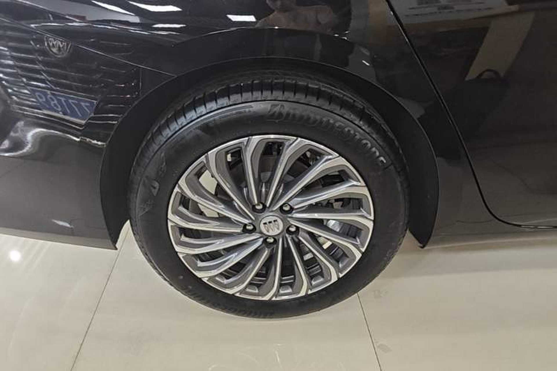 Used Buick LaCrosse 2026 Model 28T Platinum Edition Exterior 5