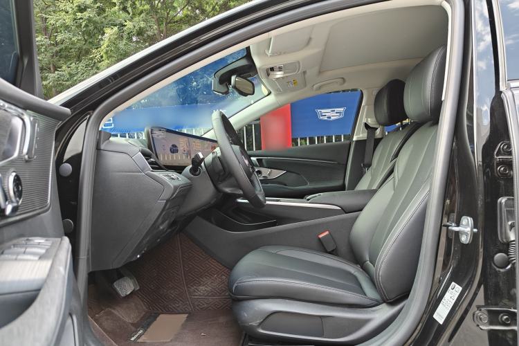 Used Buick LaCrosse 2026 Model 28T Platinum Edition Interior 4