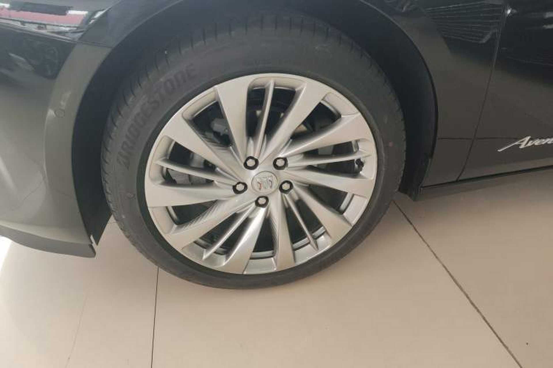 Used Buick LaCrosse 2026 Model Platinum Aivia Edition Left Front Wheel Hub