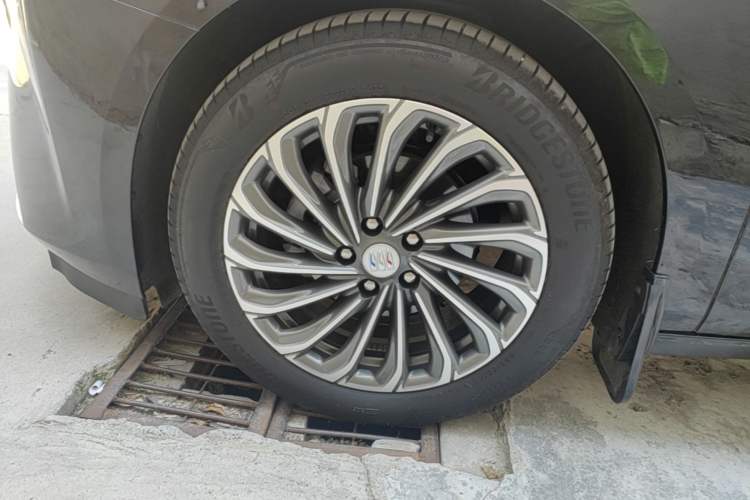Used Buick LaCrosse 2026 Model 28T Platinum Edition Left Front Wheel Hub