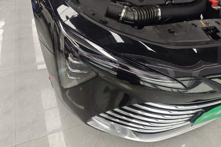 Used Buick LaCrosse 2026 Model 28T Platinum Edition Right Front Headlight