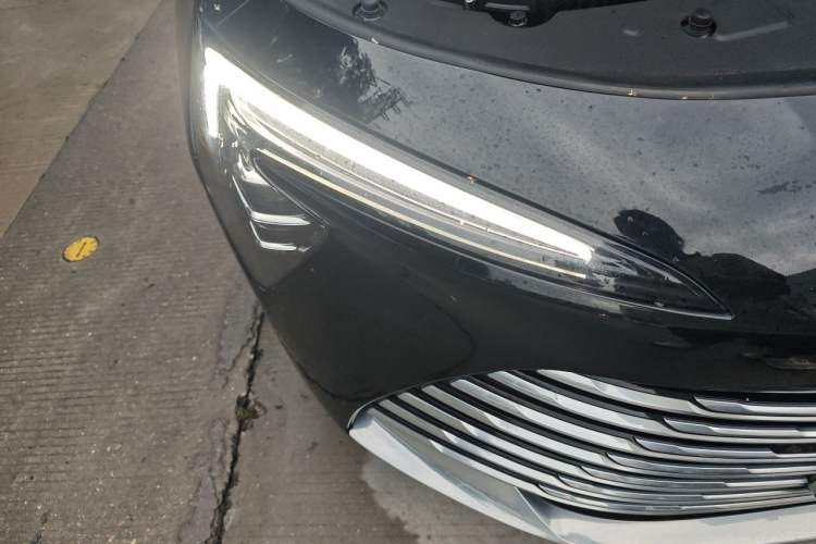 Used Buick LaCrosse 2026 Model 28T Platinum Edition Right Front Headlight