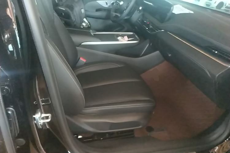 Used Buick LaCrosse 2026 Model 28T Platinum Edition Right Front Seat