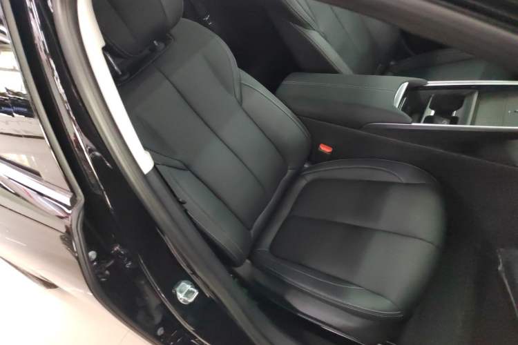 Used Buick LaCrosse 2026 Model 28T Platinum Edition Right Front Seat