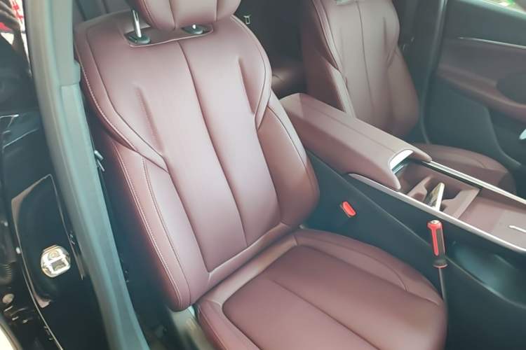 Used Buick LaCrosse 2026 Model 28T Platinum Edition Right Front Seat