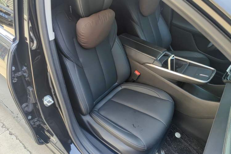 Used Buick LaCrosse 2026 Model 28T Platinum Edition Right Front Seat
