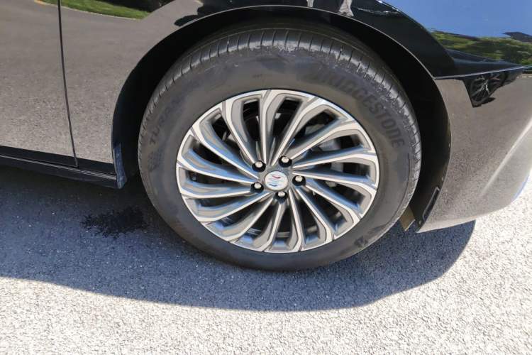 Used Buick LaCrosse 2026 Model 28T Platinum Edition Right Front Wheel Hub
