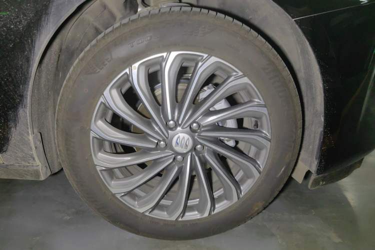 Used Buick LaCrosse 2026 Model 28T Platinum Edition Right Front Wheel Hub