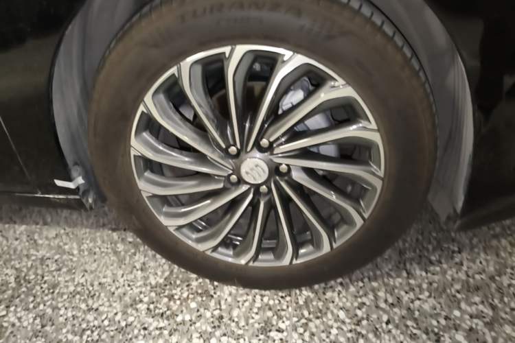 Used Buick LaCrosse 2026 Model 28T Platinum Edition Right Front Wheel Hub