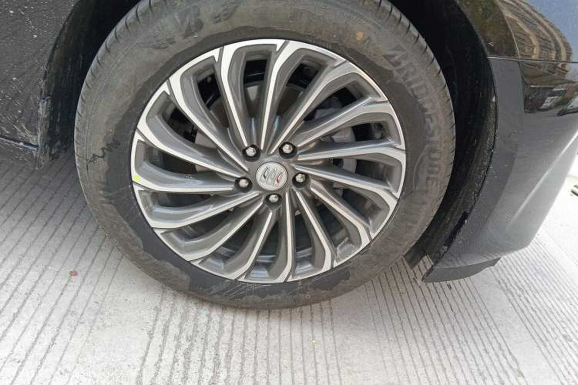 Used Buick LaCrosse 2026 Model 28T Platinum Edition Right Front Wheel Hub