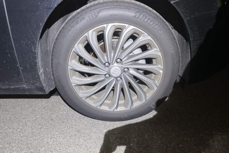 Used Buick LaCrosse 2026 Model 28T Platinum Edition Right Front Wheel Hub