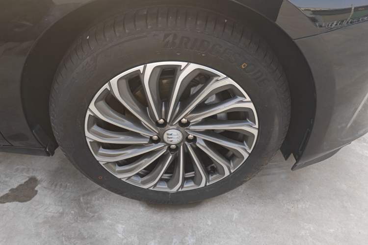 Used Buick LaCrosse 2026 Model 28T Platinum Edition Right Front Wheel Hub