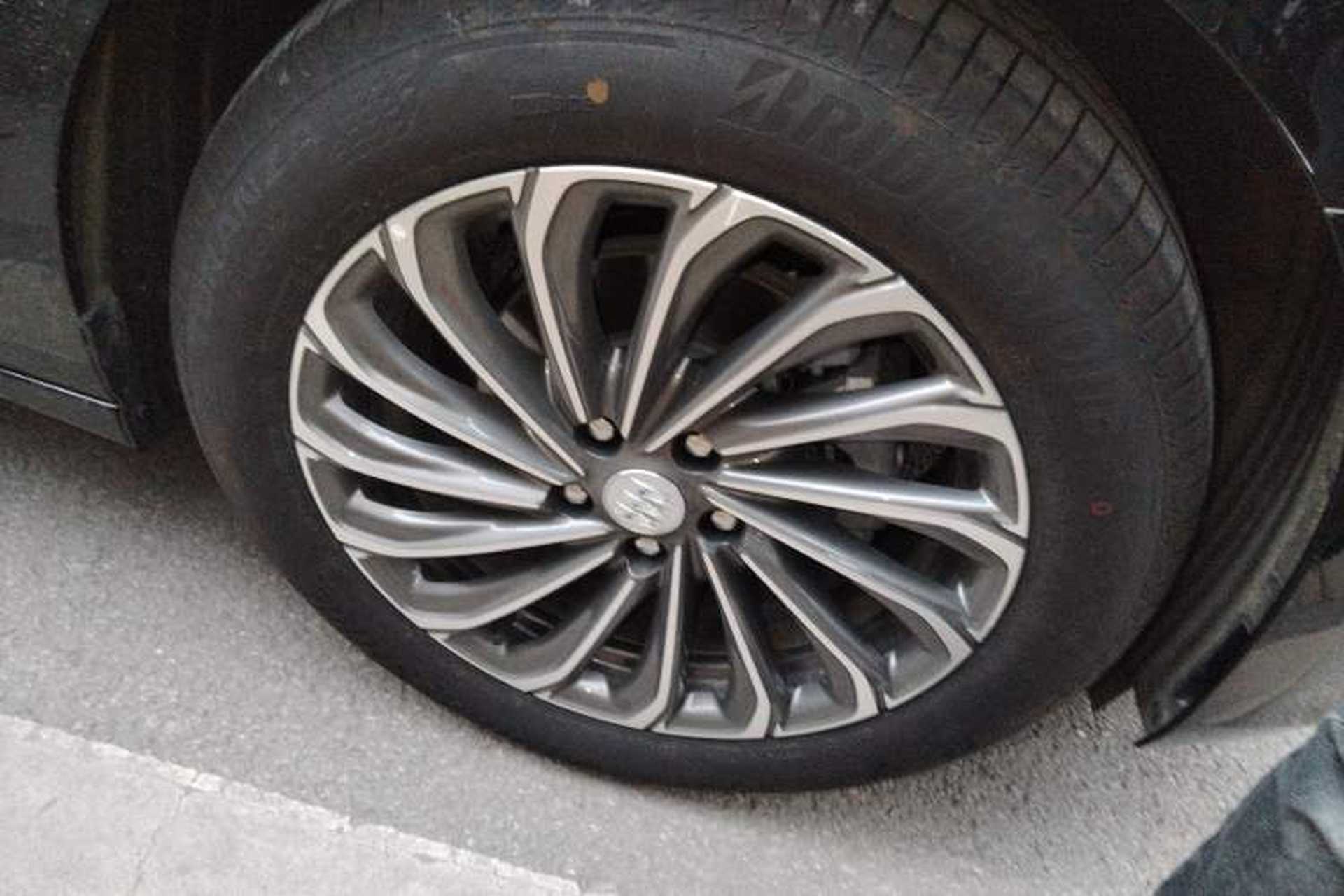 Used Buick LaCrosse 2026 Model 28T Platinum Edition Right Front Wheel Hub