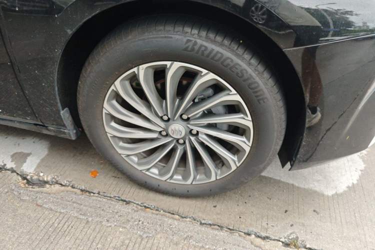 Used Buick LaCrosse 2026 Model 28T Platinum Edition Right Front Wheel Hub