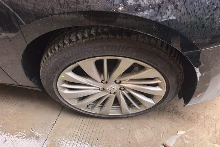 Used Buick LaCrosse 2026 Model Platinum Aivia Edition Right Front Wheel Hub