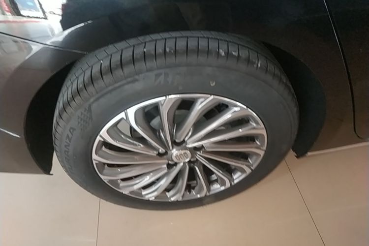 Used Buick LaCrosse 2026 Model 28T Platinum Edition Right Rear Wheel Hub