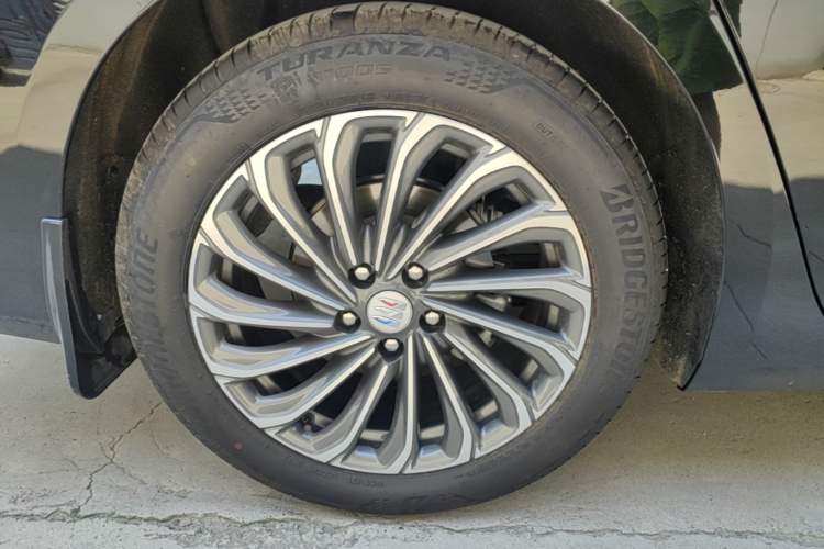 Used Buick LaCrosse 2026 Model 28T Platinum Edition Right Rear Wheel Hub