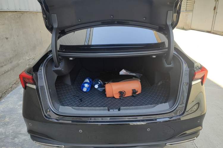 Used Buick LaCrosse 2026 Model 28T Platinum Edition Trunk
