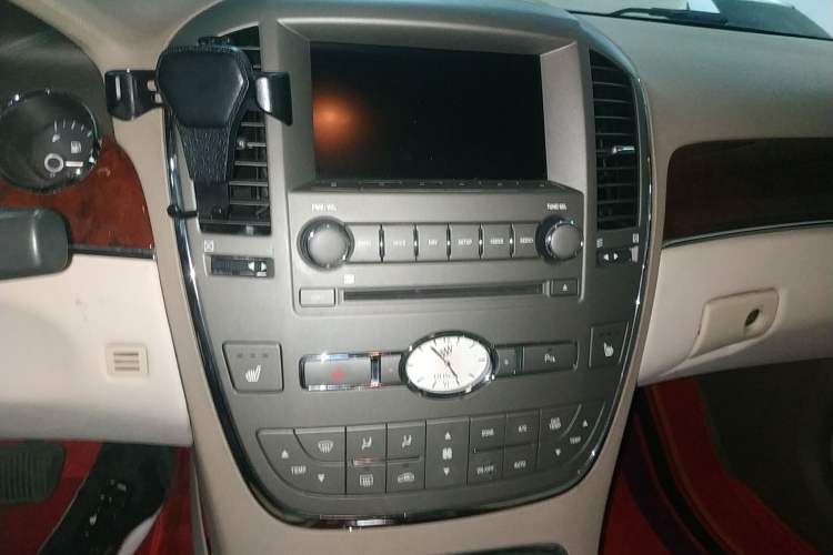 Used Buick Park Avenue 2010 3.0 Luxury Edition Audio And AC Panel