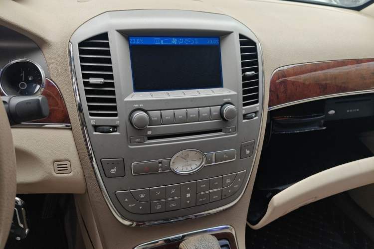 Used Buick Park Avenue 2010 3.0 Luxury Edition Audio And AC Panel