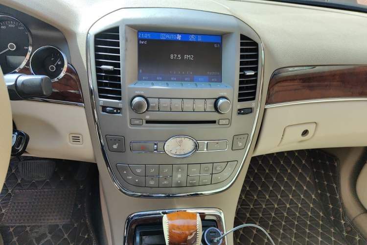 Used Buick Park Avenue 2010 3.0 Flagship Edition Audio And AC Panel