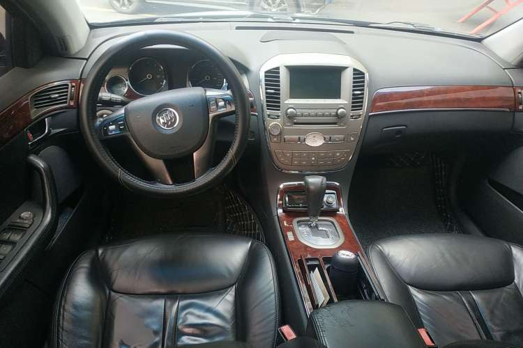 Used Buick Park Avenue 2010 3.0 Luxury Edition Center Console