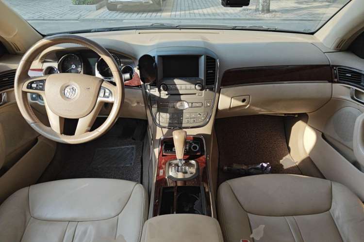 Used Buick Park Avenue 2010 3.0 Luxury Edition Center Console
