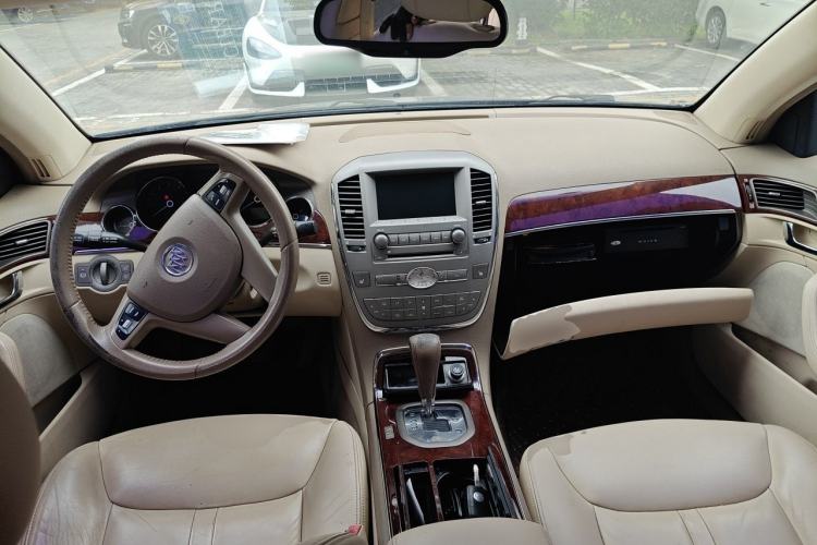 Used Buick Park Avenue 2010 3.0 Luxury Edition Center Console