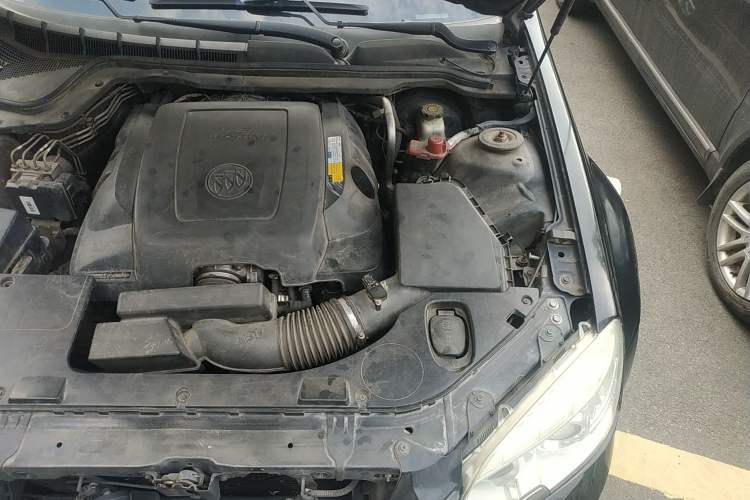 Used Buick Park Avenue 2010 3.0 Luxury Edition Engine Bay Left