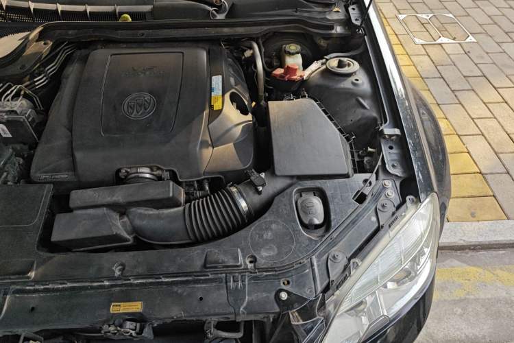 Used Buick Park Avenue 2010 3.0 Luxury Edition Engine Bay Left