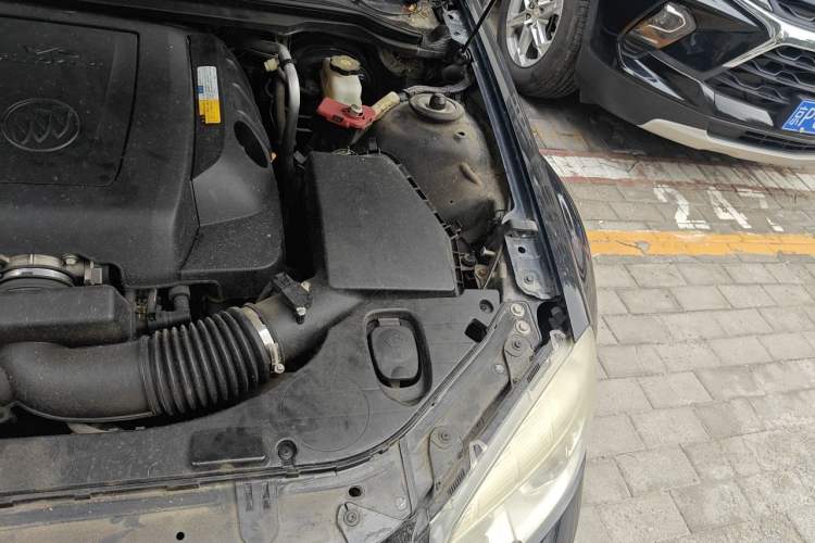 Used Buick Park Avenue 2010 3.0 Luxury Edition Engine Bay Left