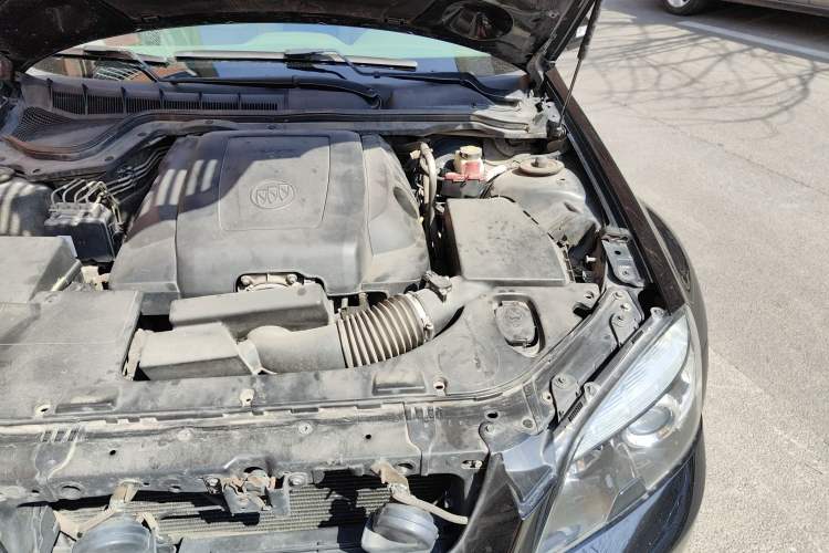 Used Buick Park Avenue 2010 3.0 Flagship Edition Engine Bay Left
