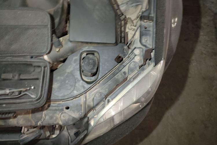 Used Buick Park Avenue 2010 3.0 Luxury Edition Engine Bay Left