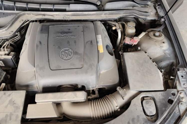 Used Buick Park Avenue 2010 3.0 Luxury Edition Engine Bay Left
