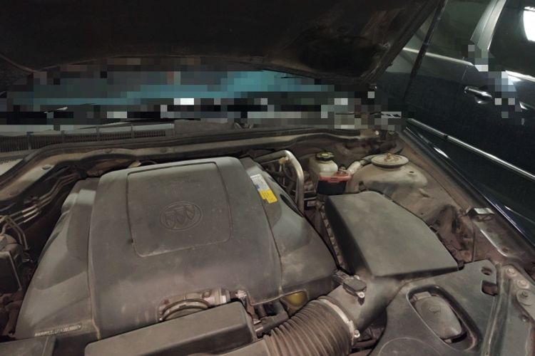 Used Buick Park Avenue 2010 3.0 Luxury Edition Engine Bay Left
