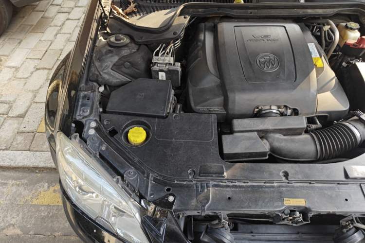 Used Buick Park Avenue 2010 3.0 Luxury Edition Engine Bay Right