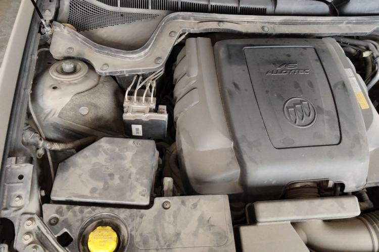 Used Buick Park Avenue 2010 3.0 Luxury Edition Engine Bay Right