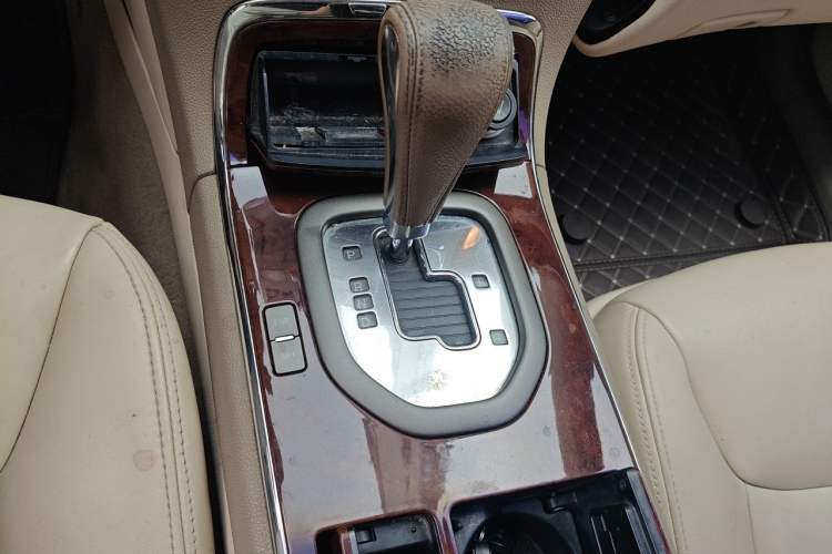 Used Buick Park Avenue 2010 3.0 Luxury Edition Gear Lever
