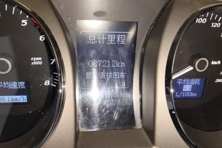 Used Buick Park Avenue 2010 3.0 Luxury Edition Odometer Close Up