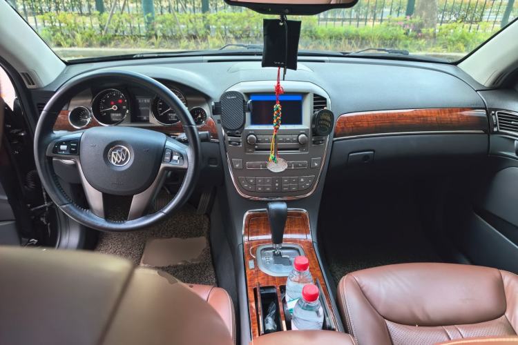 Used Buick Park Avenue 2011 Bao'ao Forum Commemorative Edition Center Console