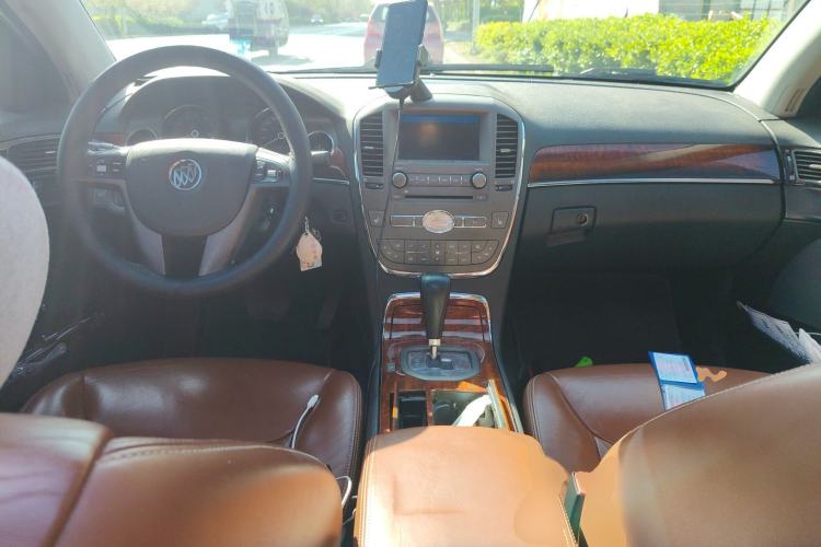 Used Buick Park Avenue 2011 Bao'ao Forum Commemorative Edition Center Console