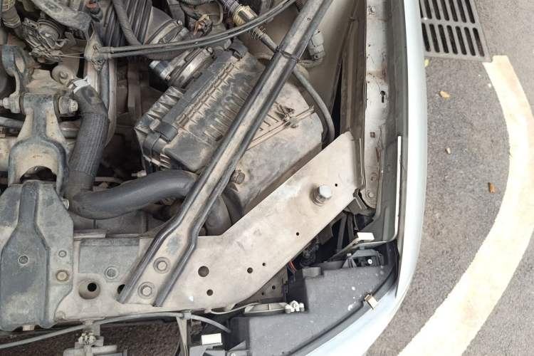 Used Buick Regal 2006 2.5L Automatic Luxury Engine Bay Left