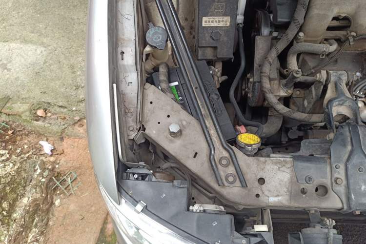 Used Buick Regal 2006 2.5L Automatic Luxury Engine Bay Right