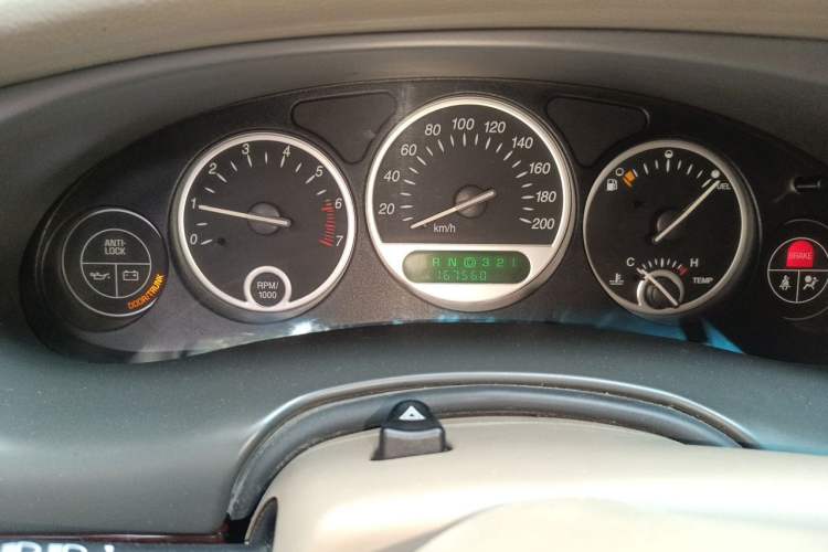 Used Buick Regal 2006 2.5L Automatic Luxury Odometer Close Up